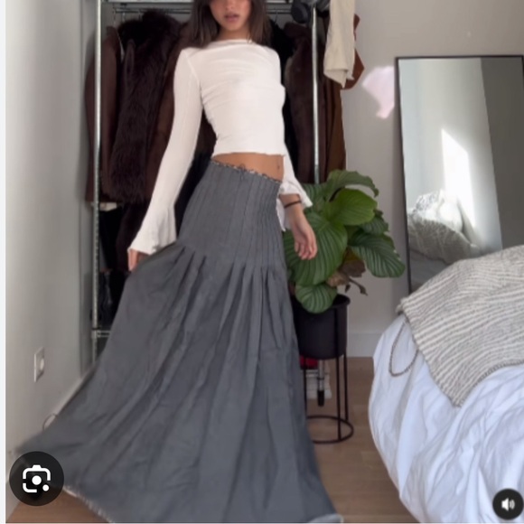 COPY - pleated Midi Skirt ZW Collection - Picture 3 of 10